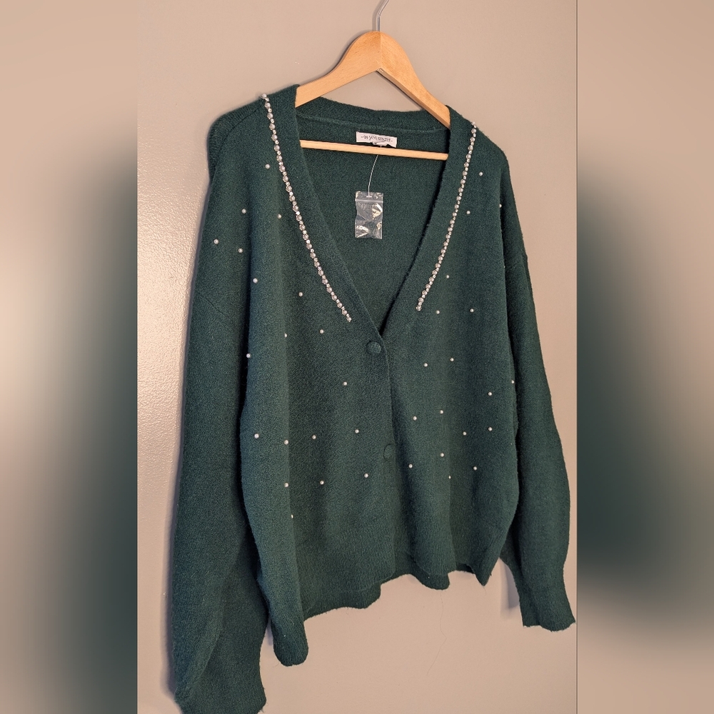 Beautiful Large green button up women's sweater. NWT.
